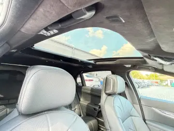 BMW M760e xDrive Two Tone Individual 3xTV SkyLounge