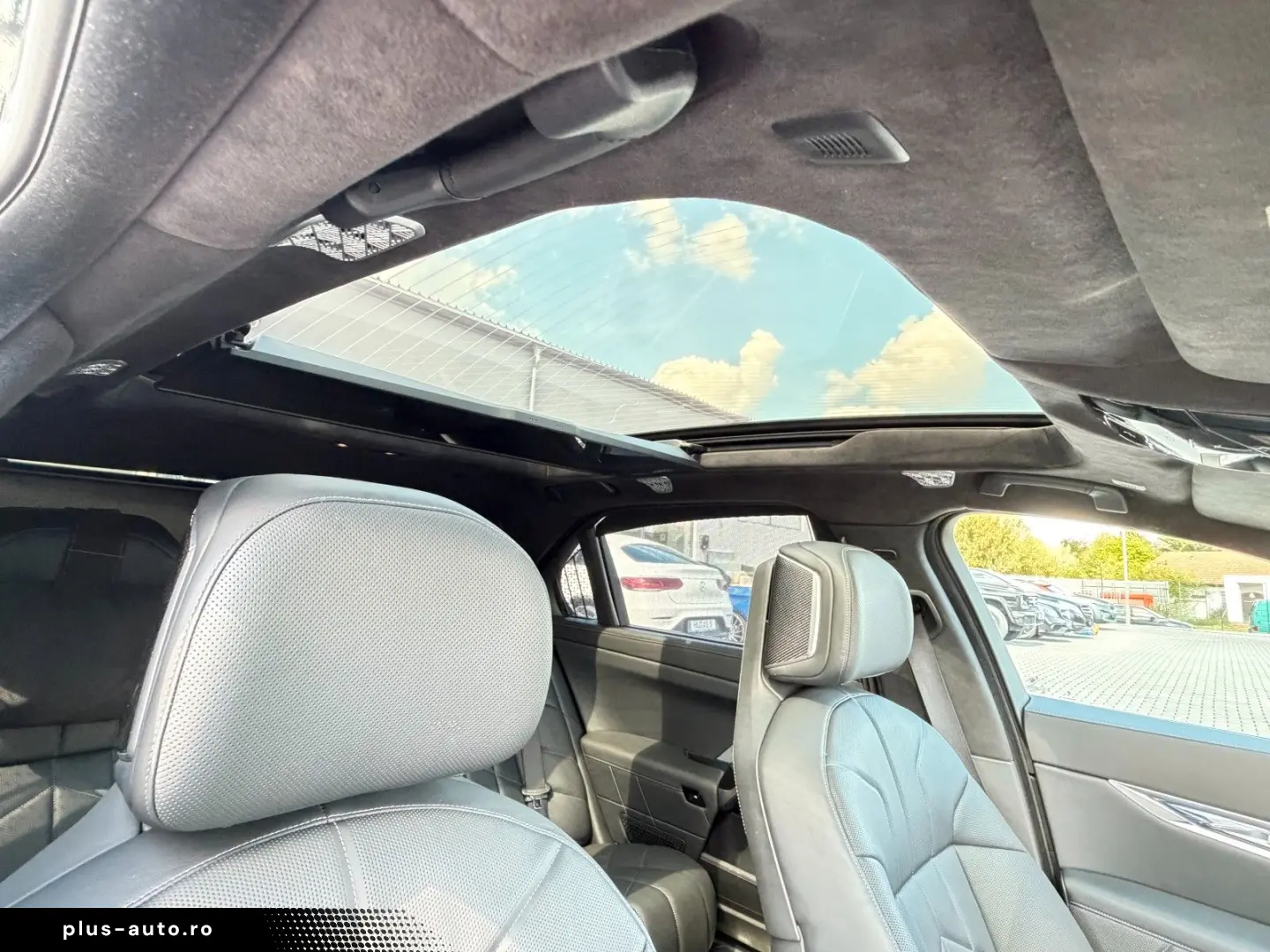 BMW M760e xDrive Two Tone Individual 3xTV SkyLounge