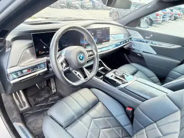 BMW M760e xDrive Two Tone Individual 3xTV SkyLounge