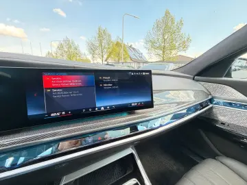 BMW M760e xDrive Two Tone Individual 3xTV SkyLounge