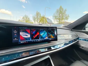 BMW M760e xDrive Two Tone Individual 3xTV SkyLounge