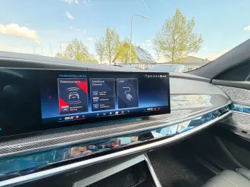 BMW M760e xDrive Two Tone Individual 3xTV SkyLounge
