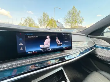 BMW M760e xDrive Two Tone Individual 3xTV SkyLounge