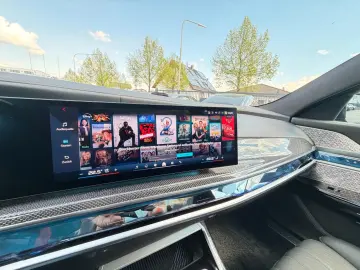 BMW M760e xDrive Two Tone Individual 3xTV SkyLounge