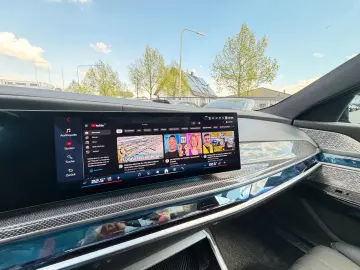 BMW M760e xDrive Two Tone Individual 3xTV SkyLounge