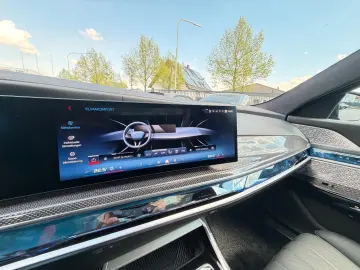 BMW M760e xDrive Two Tone Individual 3xTV SkyLounge