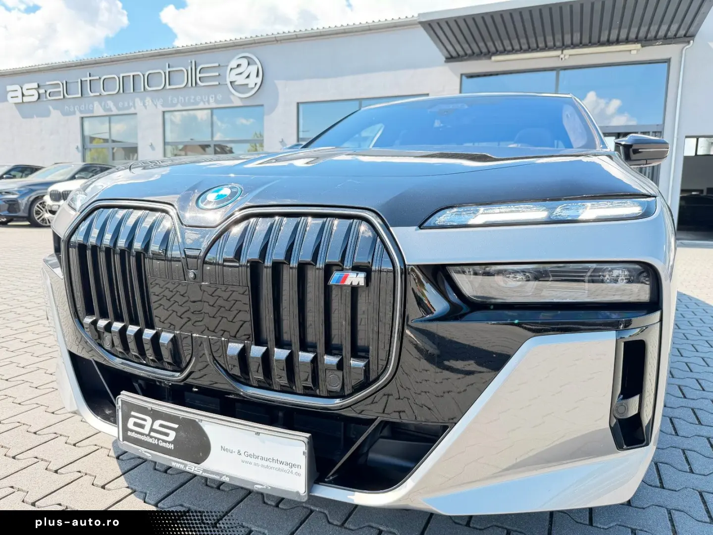 BMW M760e xDrive Two Tone Individual 3xTV SkyLounge