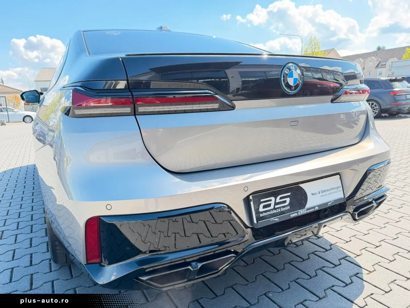 BMW M760e xDrive Two Tone Individual 3xTV SkyLounge