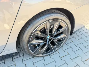 BMW M760e xDrive Two Tone Individual 3xTV SkyLounge