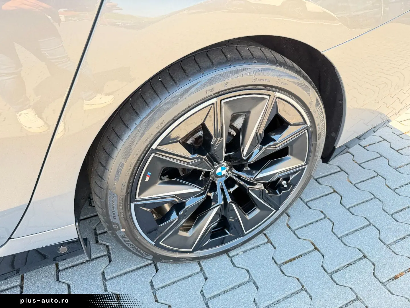 BMW M760e xDrive Two Tone Individual 3xTV SkyLounge