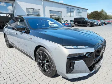 BMW M760e xDrive Two Tone Individual 3xTV SkyLounge