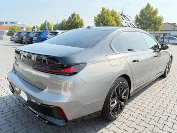 BMW M760e xDrive Two Tone Individual 3xTV SkyLounge
