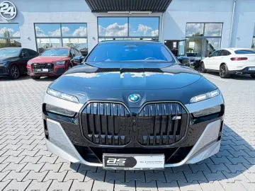 BMW M760e xDrive Two Tone Individual 3xTV SkyLounge