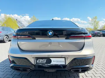 BMW M760e xDrive Two Tone Individual 3xTV SkyLounge