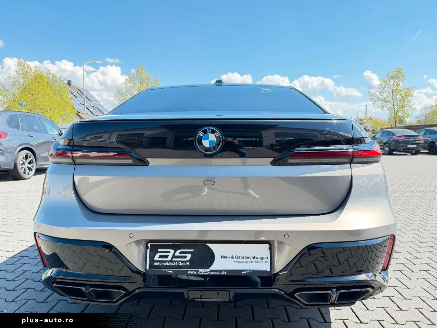 BMW M760e xDrive Two Tone Individual 3xTV SkyLounge