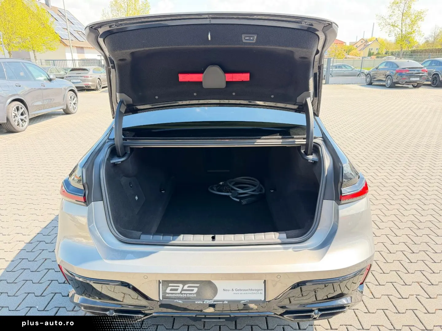 BMW M760e xDrive Two Tone Individual 3xTV SkyLounge