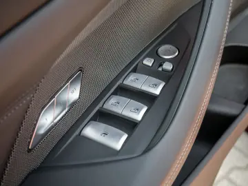 BMW M4 Cabrio xDrive Competition H K NAVI ACC HUD