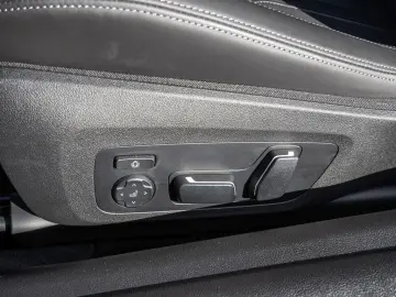 BMW M4 Cabrio xDrive Competition H K NAVI ACC HUD