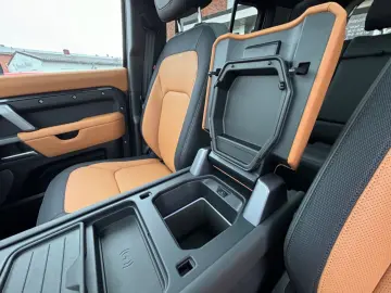LAND ROVER DEFENDER 110  X-DYNAMIC HSE  D300 AWD