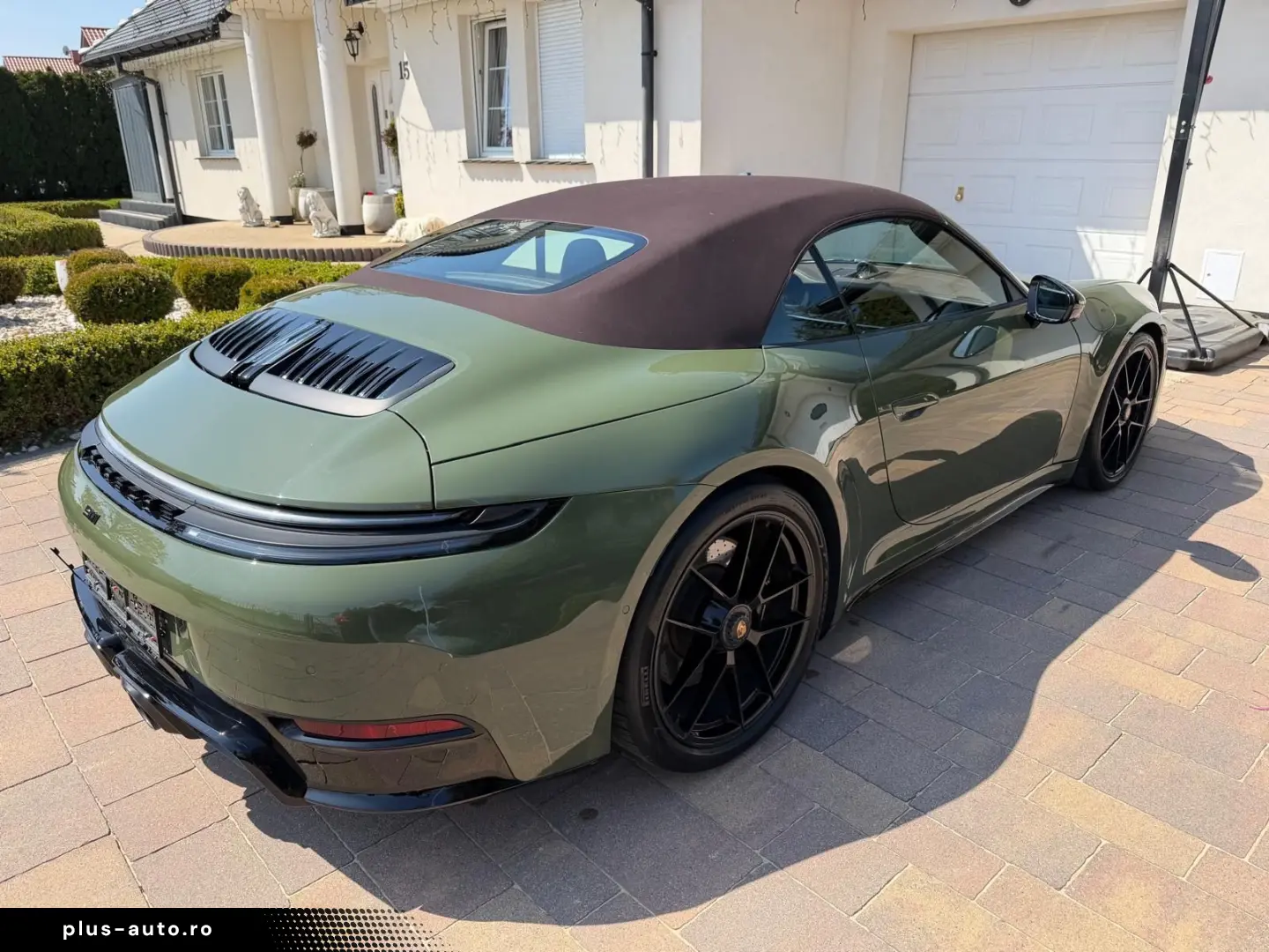 PORSCHE 911 Carrera GTS T-Hybrid Cabriolet