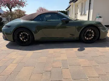 PORSCHE 911 Carrera GTS T-Hybrid Cabriolet