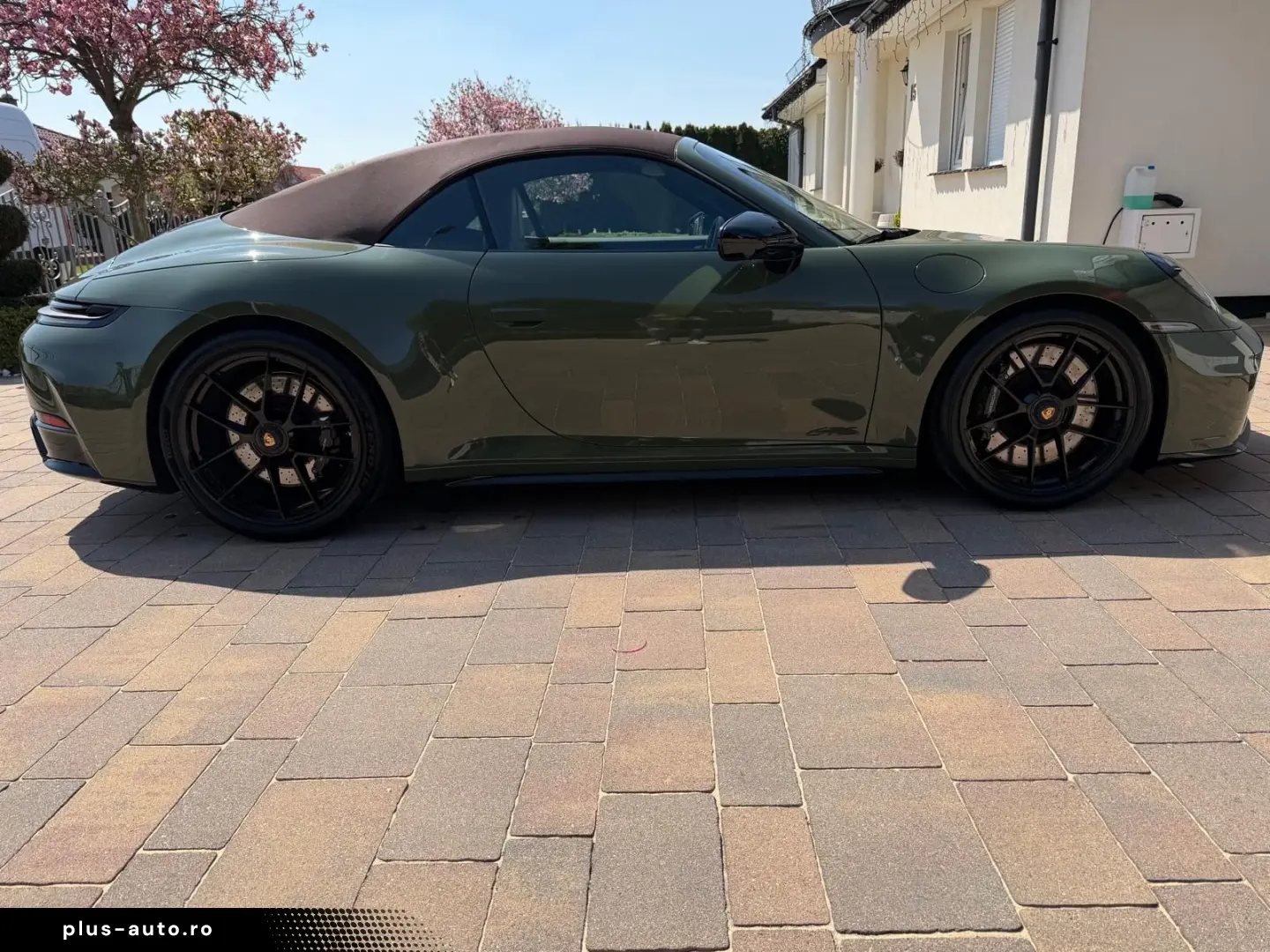 PORSCHE 911 Carrera GTS T-Hybrid Cabriolet