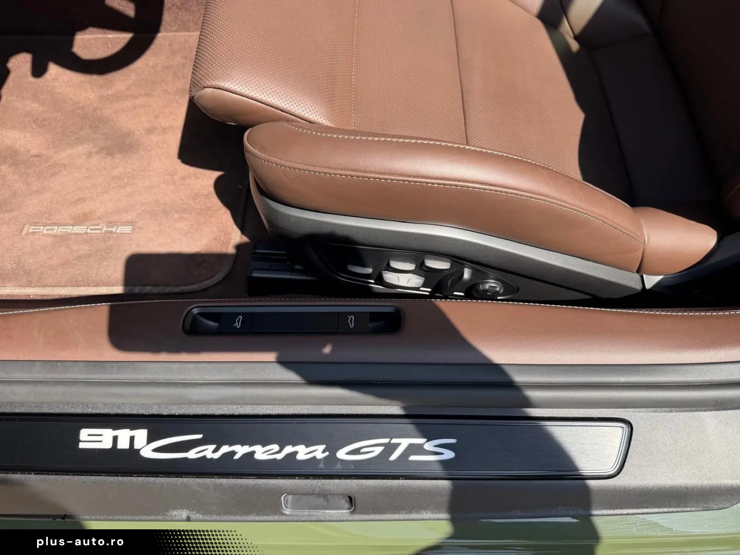 PORSCHE 911 Carrera GTS T-Hybrid Cabriolet