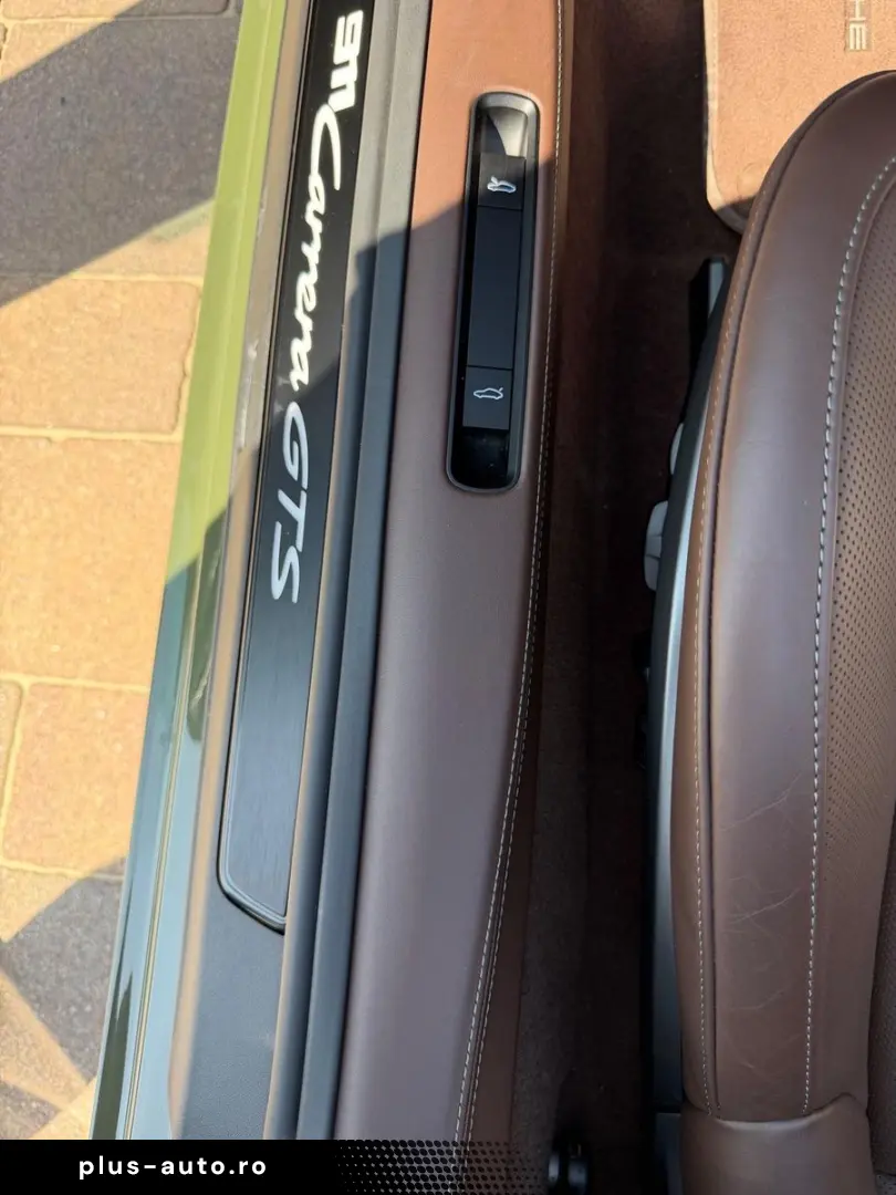 PORSCHE 911 Carrera GTS T-Hybrid Cabriolet