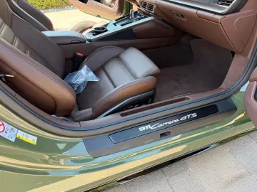 PORSCHE 911 Carrera GTS T-Hybrid Cabriolet