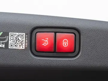 MERCEDES-BENZ E 200 Limousine Pano SpurW W-Paket Key&hellip;