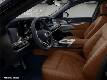 BMW M760e xDrive Limousine M Sport Massage Kamera
