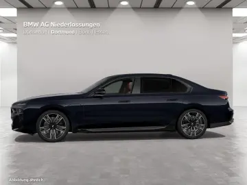 BMW M760e xDrive Limousine M Sport Massage Kamera