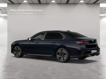 BMW M760e xDrive Limousine M Sport Massage Kamera