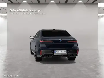 BMW M760e xDrive Limousine M Sport Massage Kamera