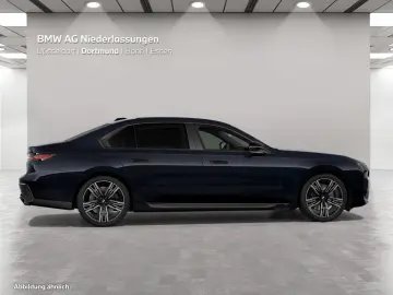 BMW M760e xDrive Limousine M Sport Massage Kamera