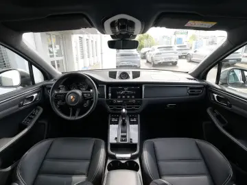 PORSCHE Macan T LUFTF.-PANO-SPORTABGAS.-20 S-VOLL-LEDER