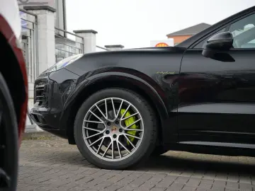 PORSCHE E-Hybrid Coupé PLATINUM-SPORTDESIGN-ACC-AHK-VOLL