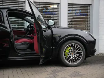 PORSCHE E-Hybrid Coupé PLATINUM-SPORTDESIGN-ACC-AHK-VOLL