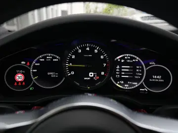 PORSCHE E-Hybrid Coupé PLATINUM-SPORTDESIGN-ACC-AHK-VOLL