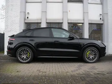 PORSCHE E-Hybrid Coupé PLATINUM-SPORTDESIGN-ACC-AHK-VOLL