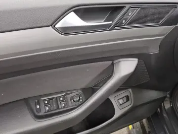 VW Passat 1.5 TSI Navi LED RFK SHZ ACC
