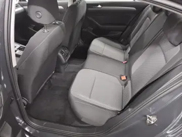 VW Passat 1.5 TSI Navi LED RFK SHZ ACC