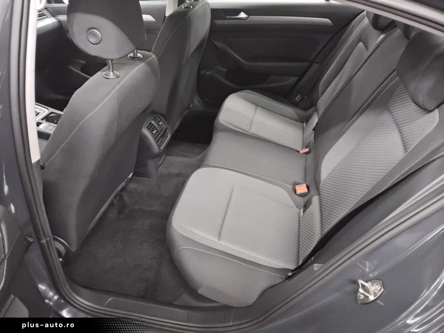 VW Passat 1.5 TSI Navi LED RFK SHZ ACC