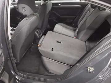VW Passat 1.5 TSI Navi LED RFK SHZ ACC