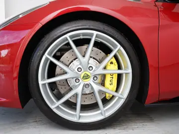 LOTUS Emira V6 First Edition Coupé Alcantara   20 Zoll