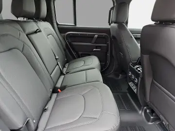 LAND ROVER Defender 110 D250 X-DYNAMIC SE