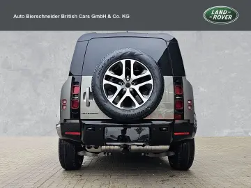 LAND ROVER Defender 110 D250 X-DYNAMIC SE