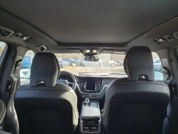 VOLVO XC60 B5 Ultra Black Edition PANO 360CAM HEAD UP