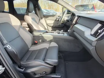 VOLVO XC60 B5 Ultra Black Edition PANO 360CAM HEAD UP