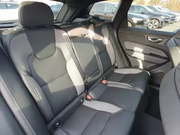 VOLVO XC60 B5 Ultra Black Edition PANO 360CAM HEAD UP